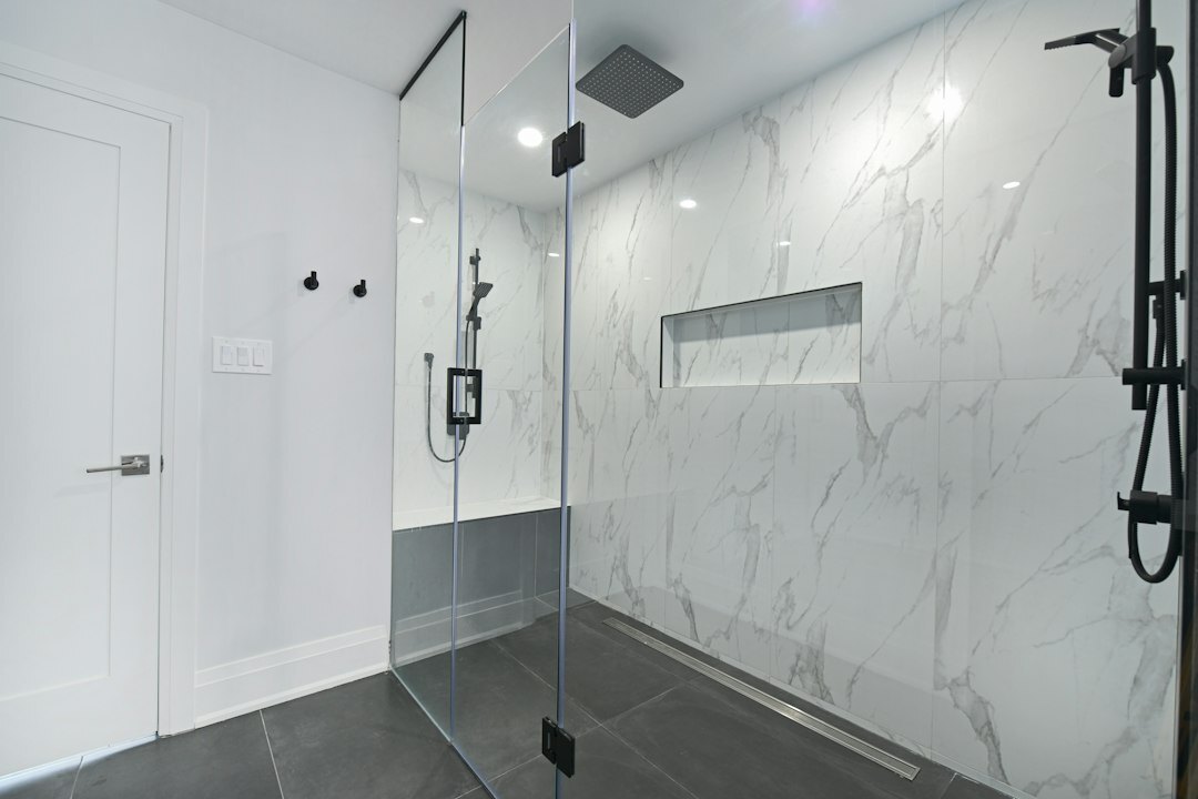 clean bathroom shelves